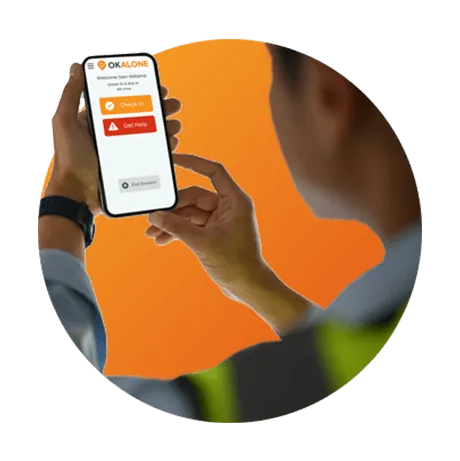 Worker using one of the best lone worker apps for lone worker security check-in